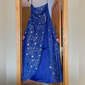 Blue, formal sparkly special occasion gown, size 15/16, Reign On brand. Worn 1x